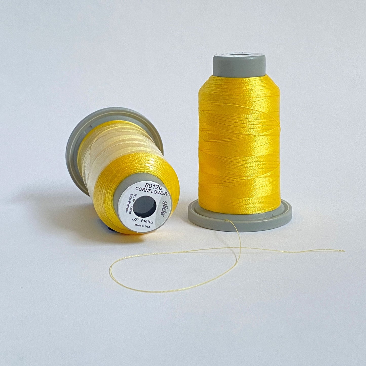 Glide 40 wt. Trilobal polyester thread by Fil-Tec comes on a 1,100yd mini spool. Cornflower (80120) is a bright yellow, perfect for the bright shining sun, sparkling stars, or briliiant flowers. Stitcher's Joy